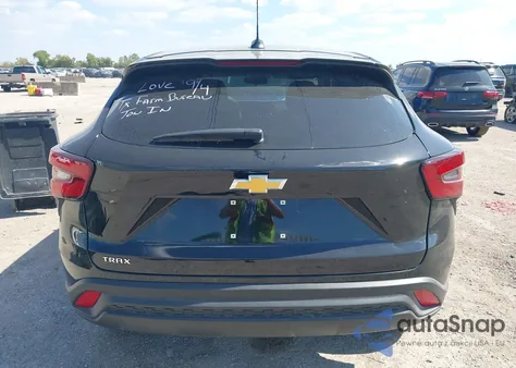 2025 Chevrolet Trax Fwd Ls z USA, uszkodzony, nr VIN KL77LFEP9SC287822